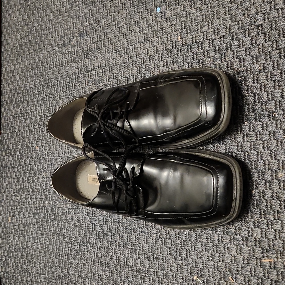 Steve Madden square toed dress shoe